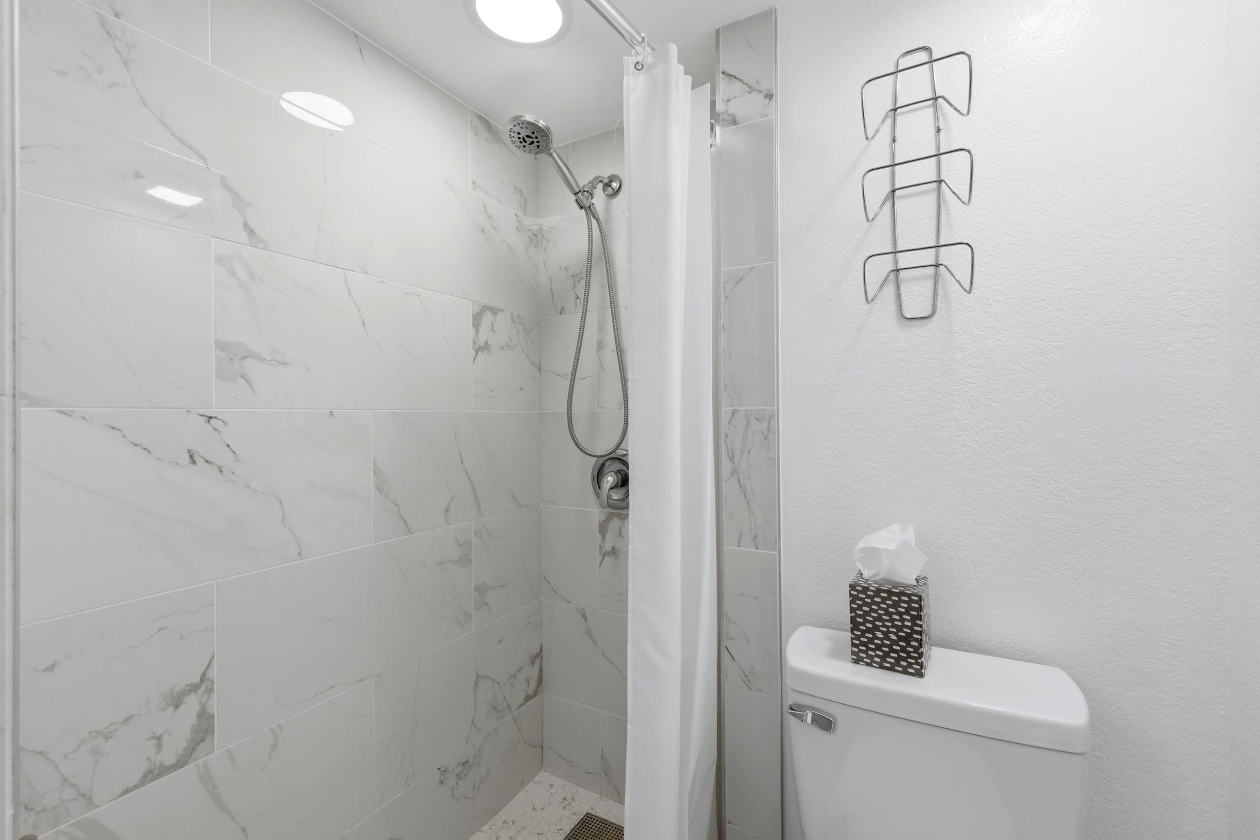 [New] Ocean View 2 bedroom 2 bath in Waikiki - Photo 32