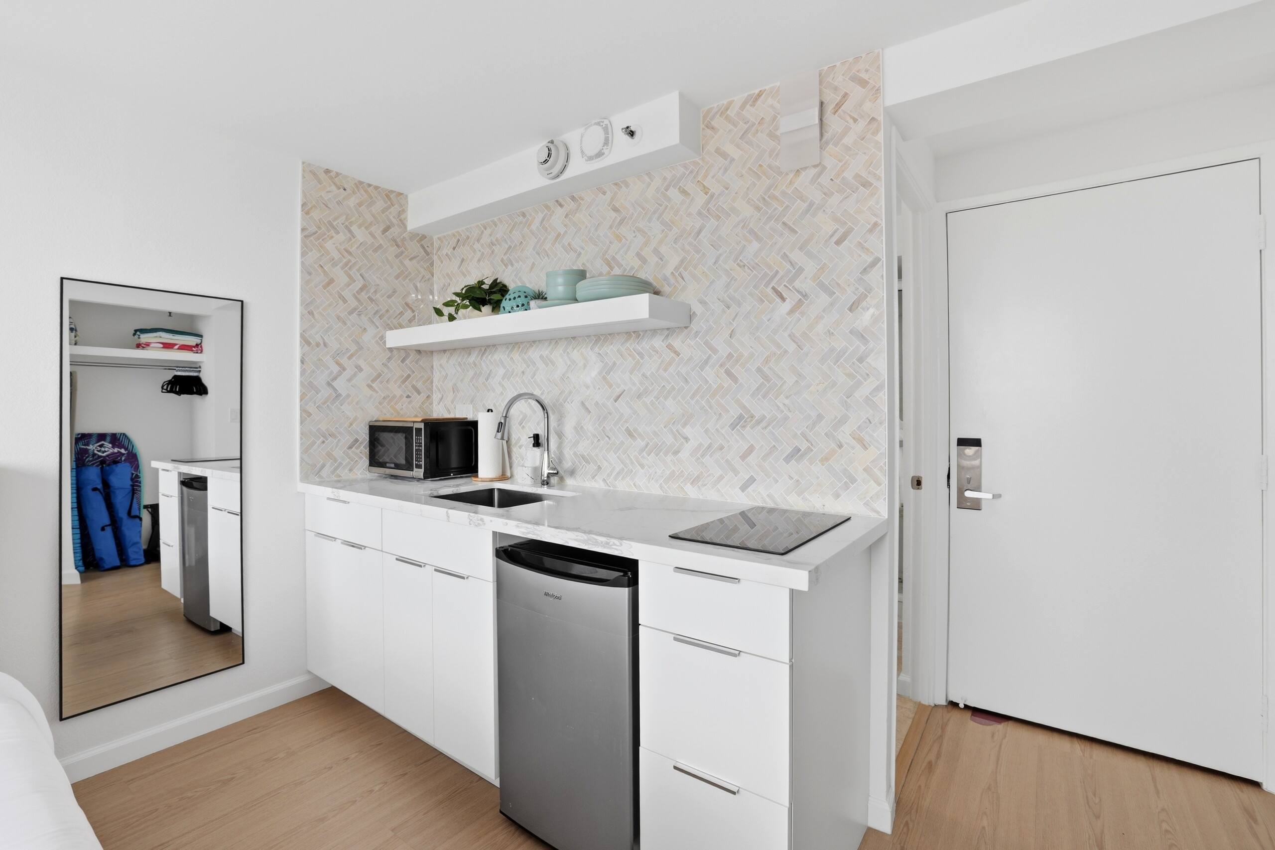 [New] Ocean View 2 bedroom 2 bath in Waikiki - Photo 7