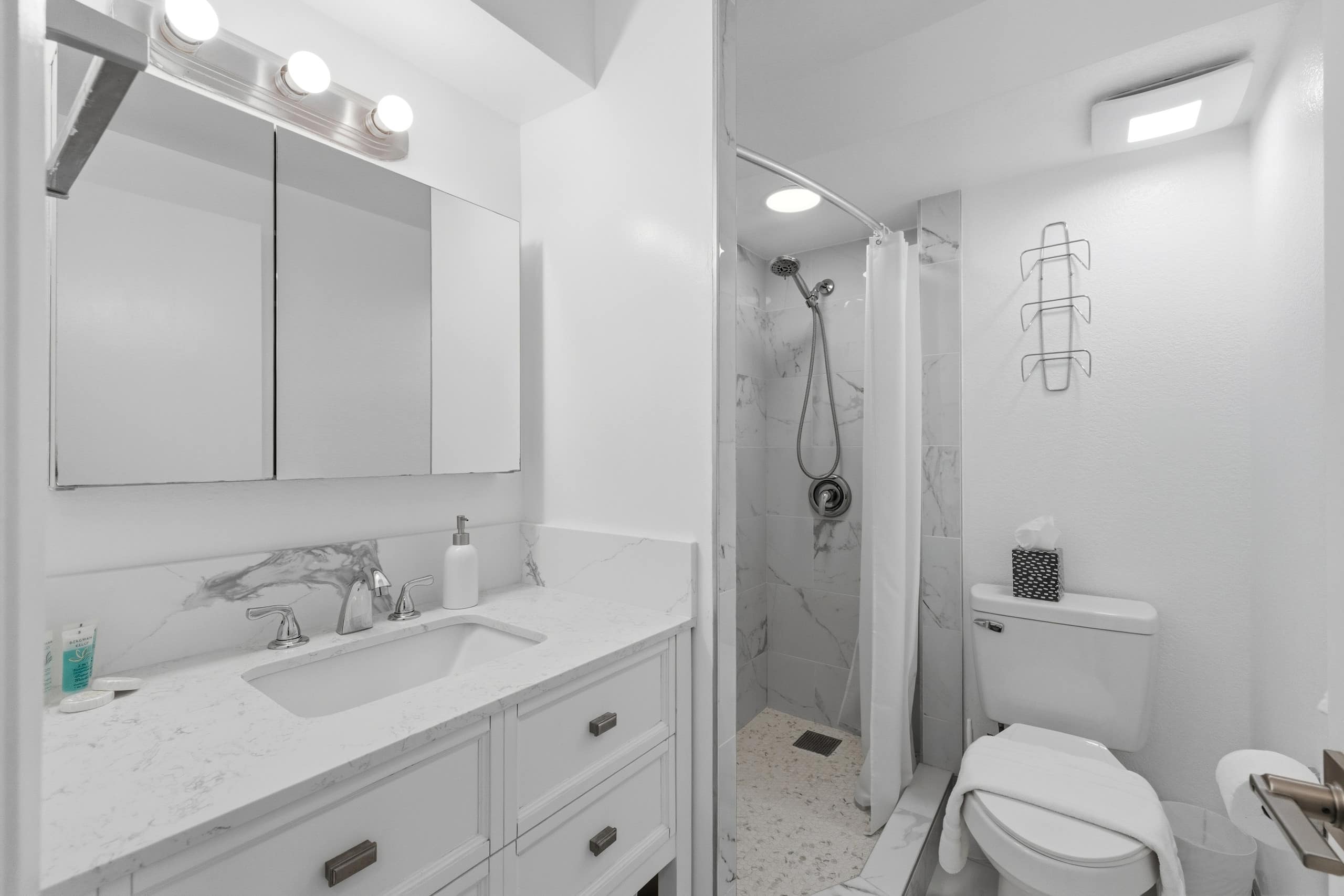 [New] Ocean View 2 bedroom 2 bath in Waikiki - Photo 31