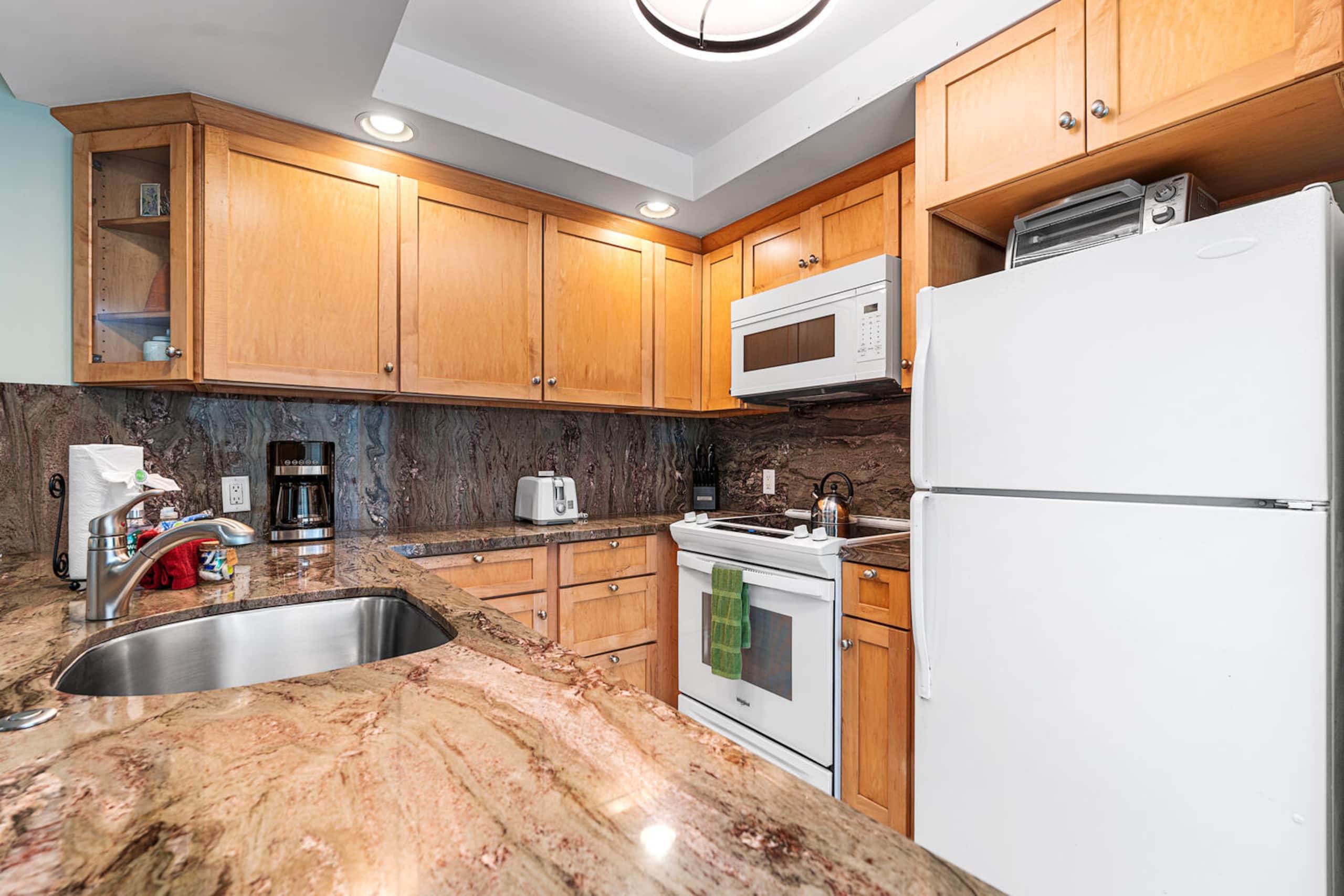 Condo in Kailua-Kona · ★4.93 · 1 bedroom · 2 beds · 1 bath - Image 4