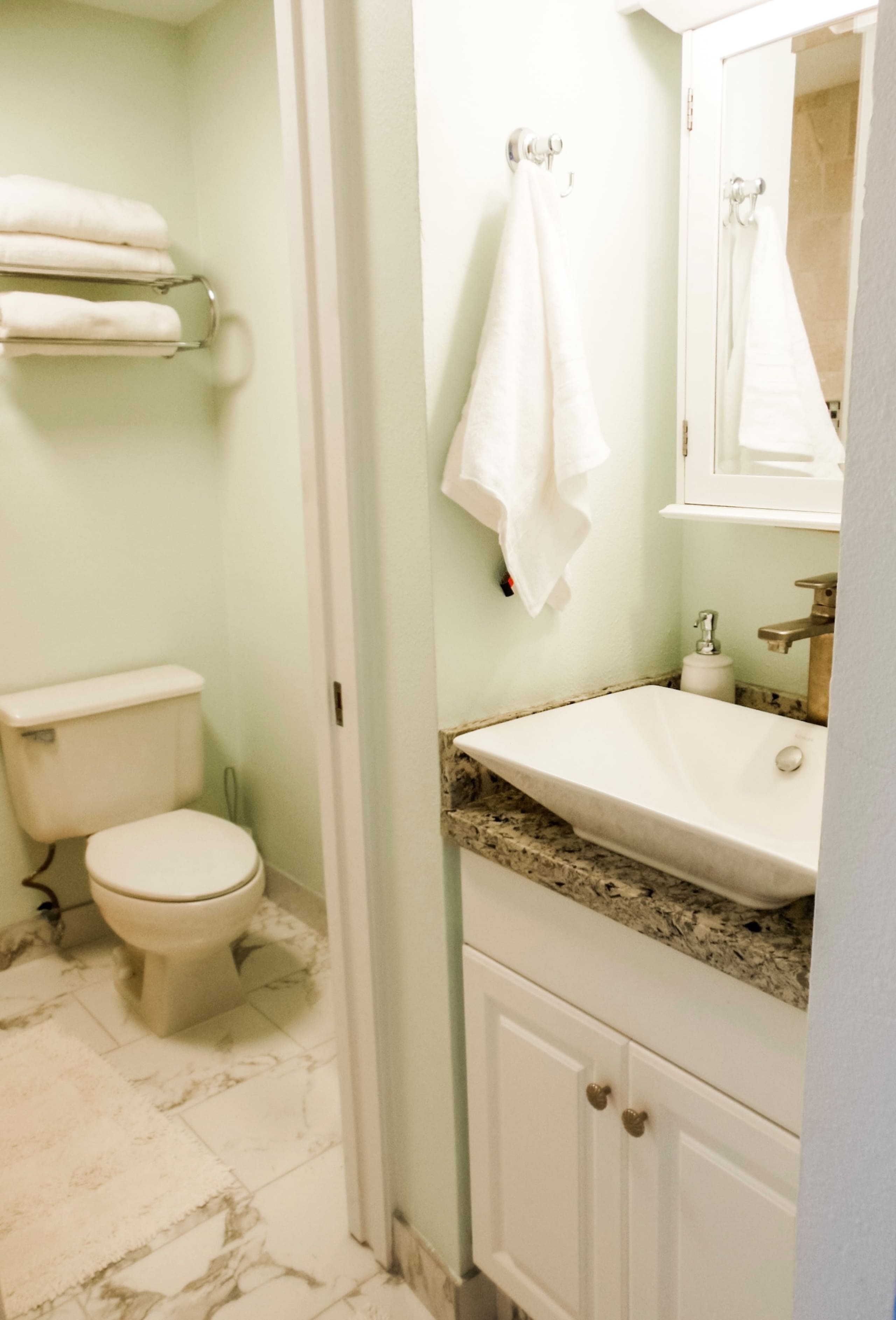 Condo in Honolulu · ★4.74 · 1 bedroom · 1 bed · 1 bath - Image 10