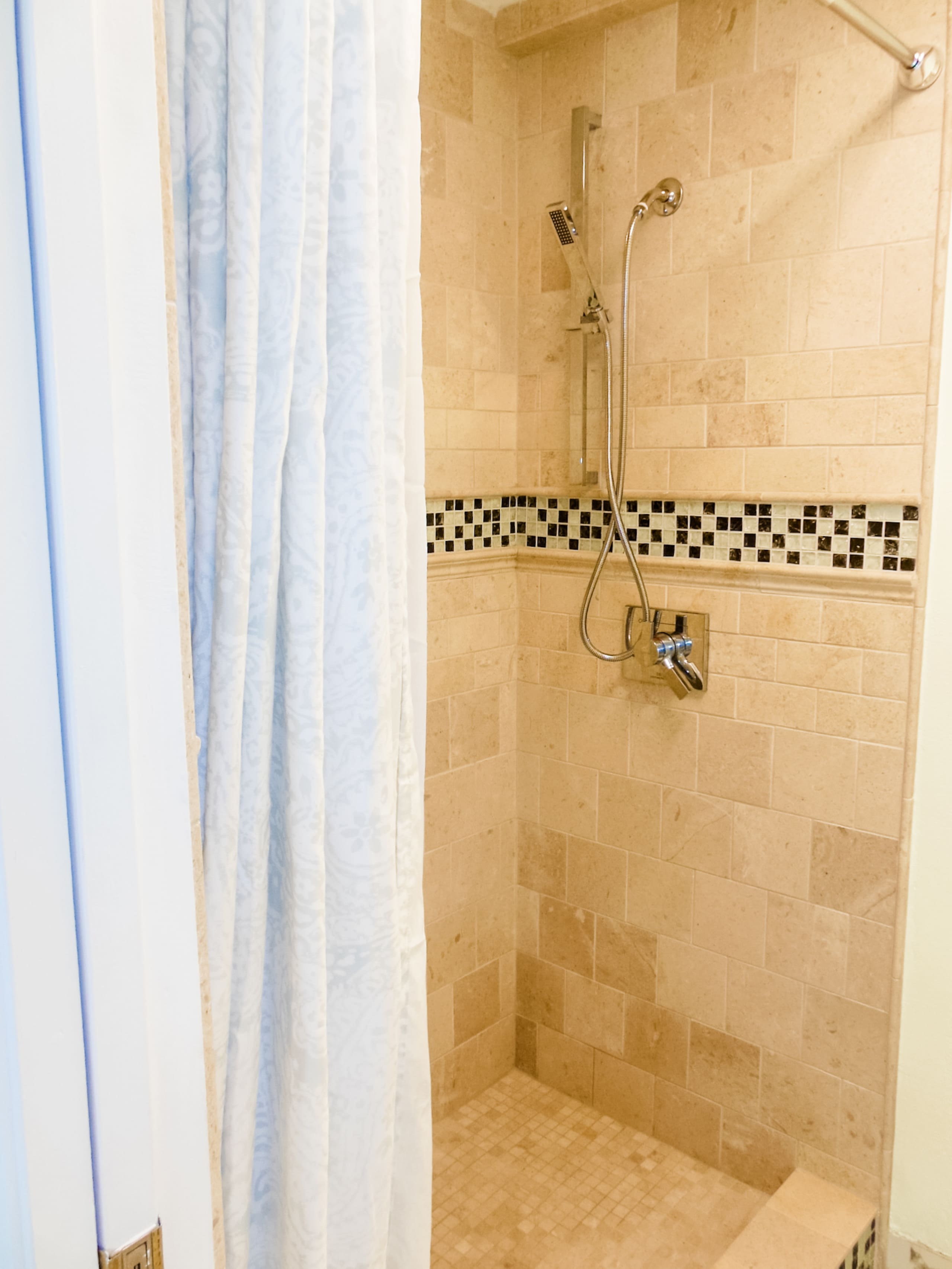 Condo in Honolulu · ★4.74 · 1 bedroom · 1 bed · 1 bath - Image 9