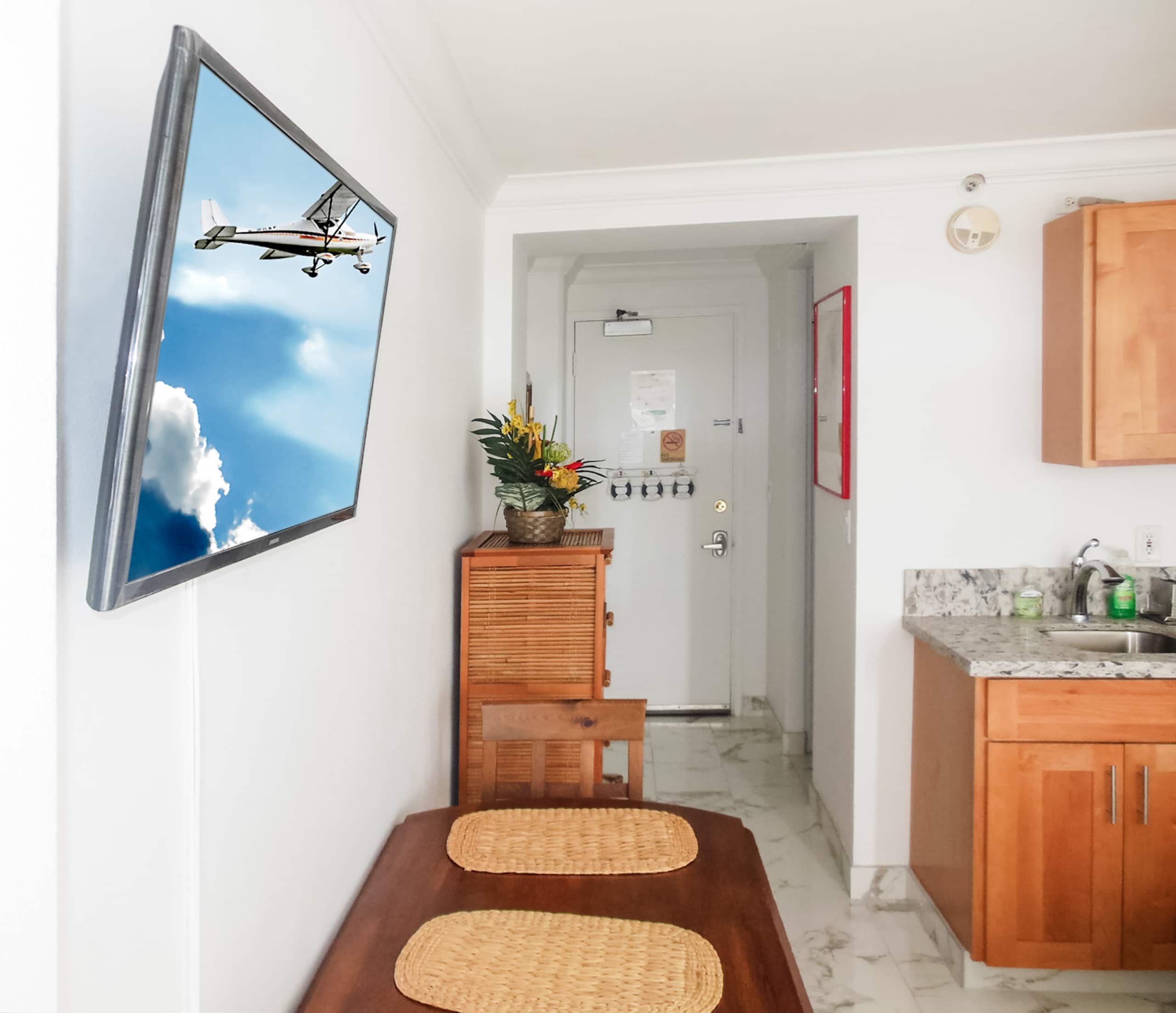 Condo in Honolulu · ★4.74 · 1 bedroom · 1 bed · 1 bath - Image 4
