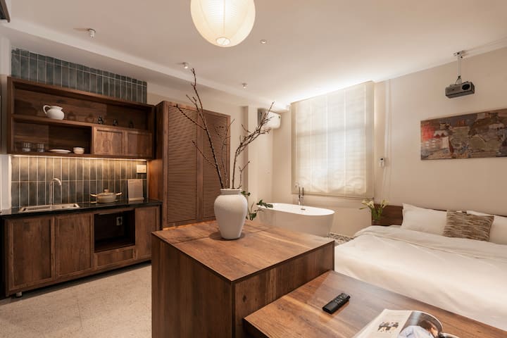 Phan Xich Long St • 35m2 • Bathtub w City View