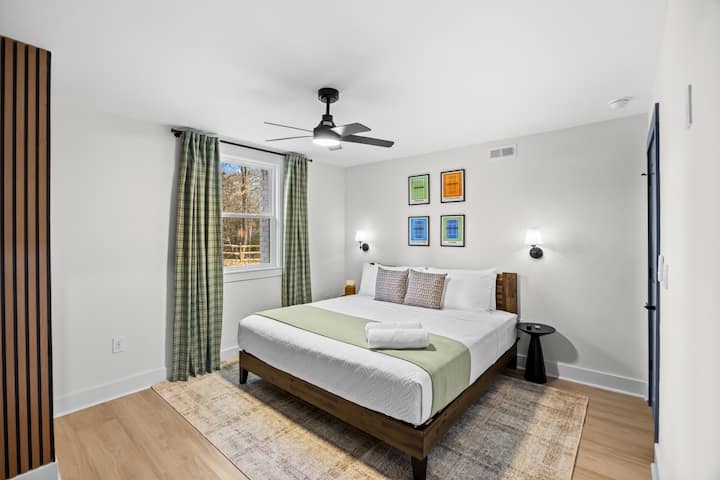 Get your best sleep even in this spacious bedroom offering a luxury king mattress.