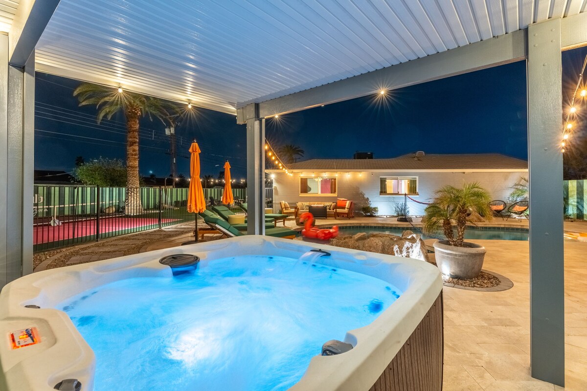 Fun lux home w/ Pickleball + Bridal, Speakeasy - Houses for Rent
