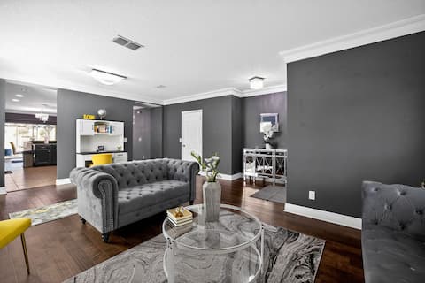 Top performing Airbnb: Elegant Escape, Gated Resort Style *Near Disney in Davenport