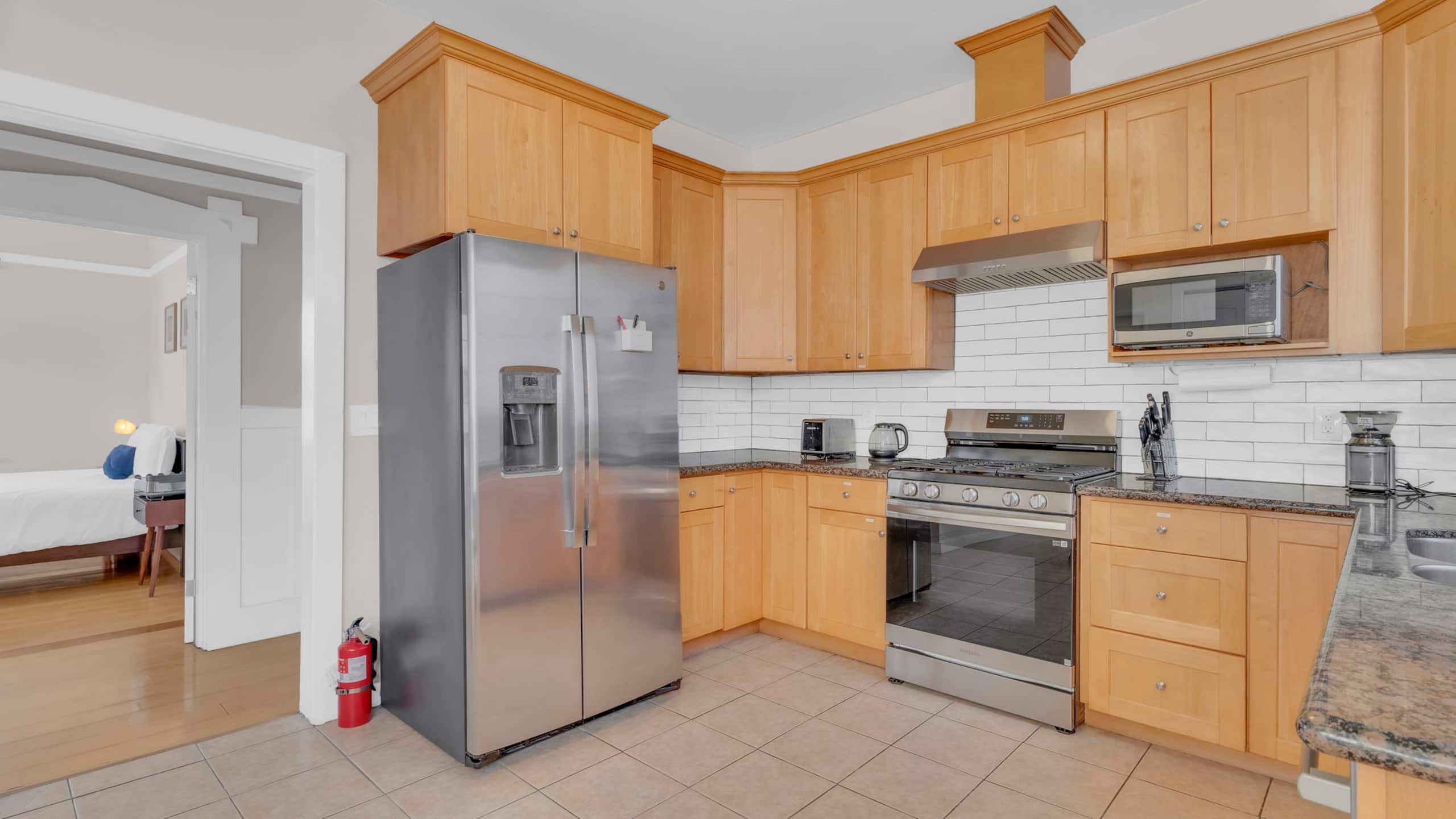 Home in San Francisco · ★4.93 · 5 bedrooms · 6 beds · 3 baths - Image 8