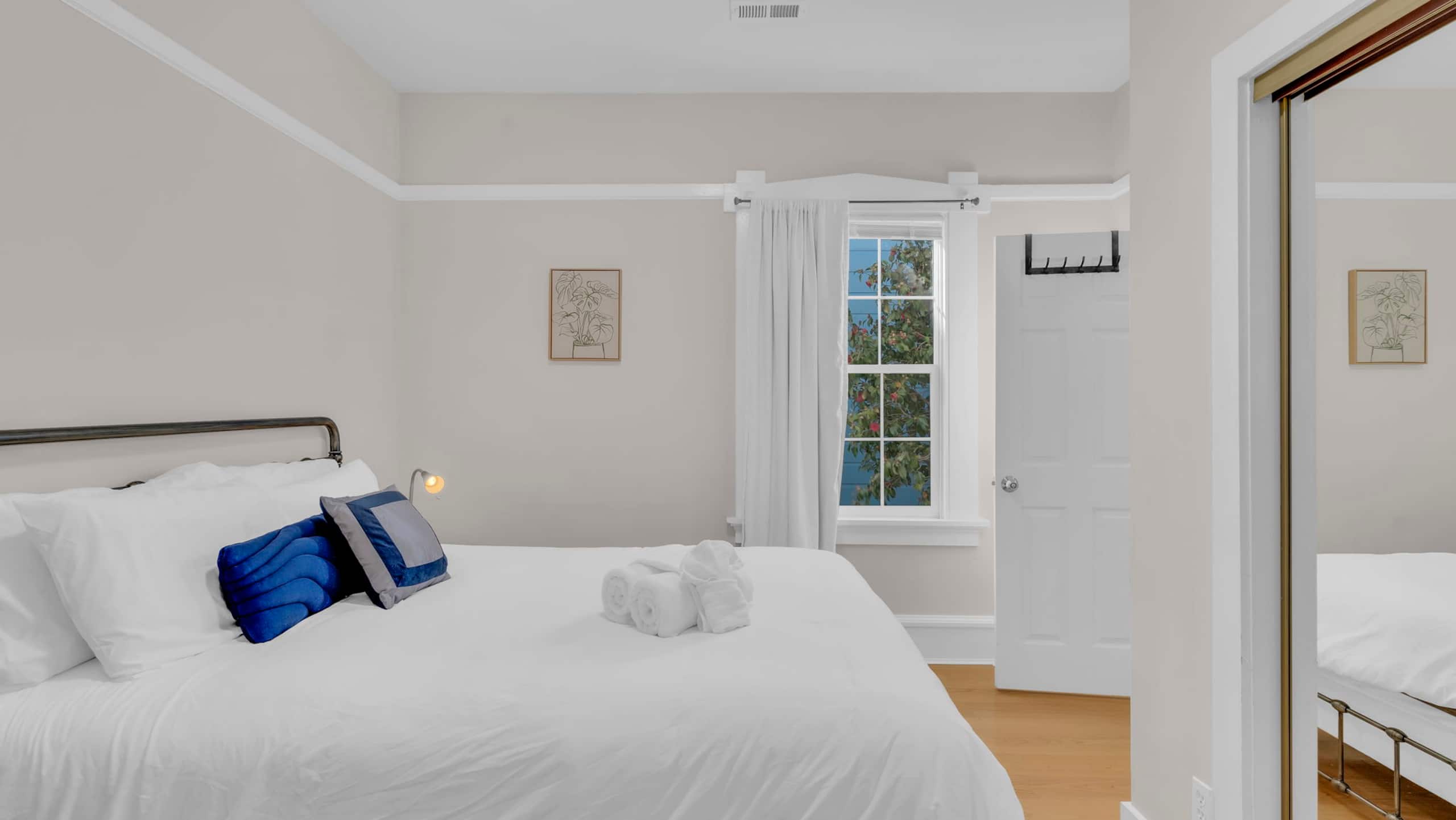 Home in San Francisco · ★4.93 · 5 bedrooms · 6 beds · 3 baths - Image 39