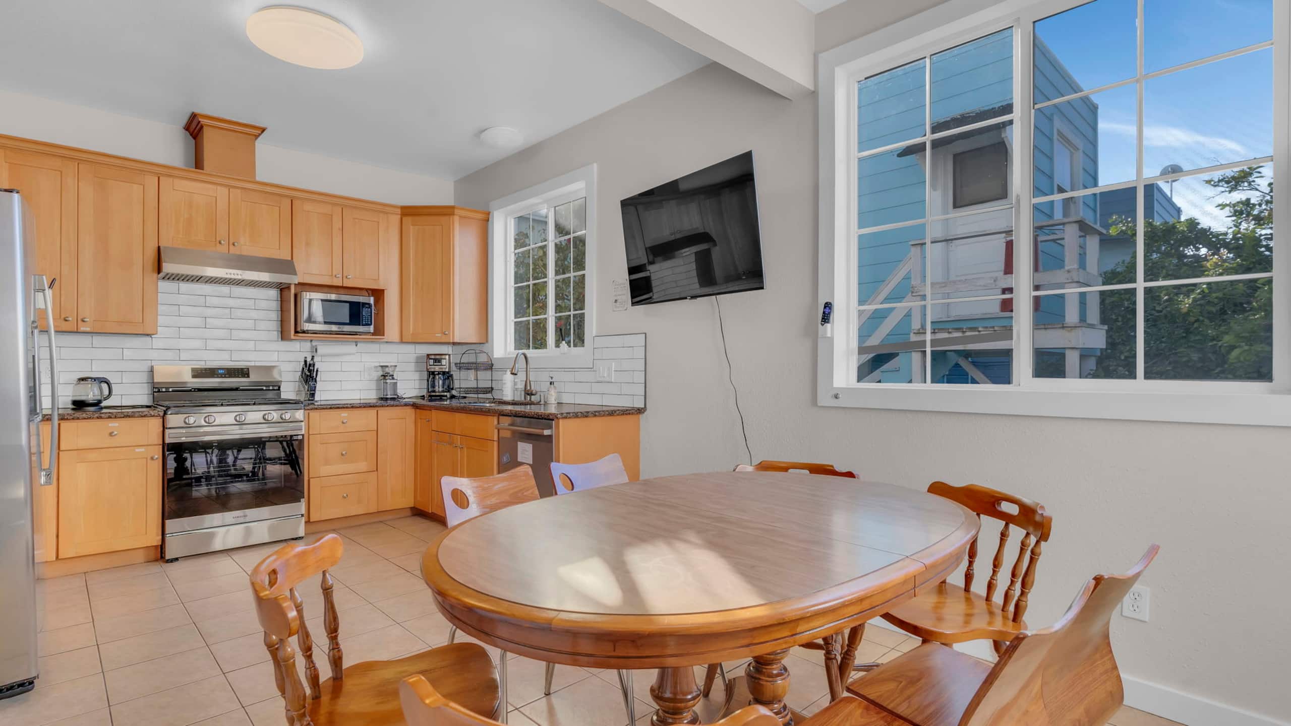 Home in San Francisco · ★4.93 · 5 bedrooms · 6 beds · 3 baths - Image 7