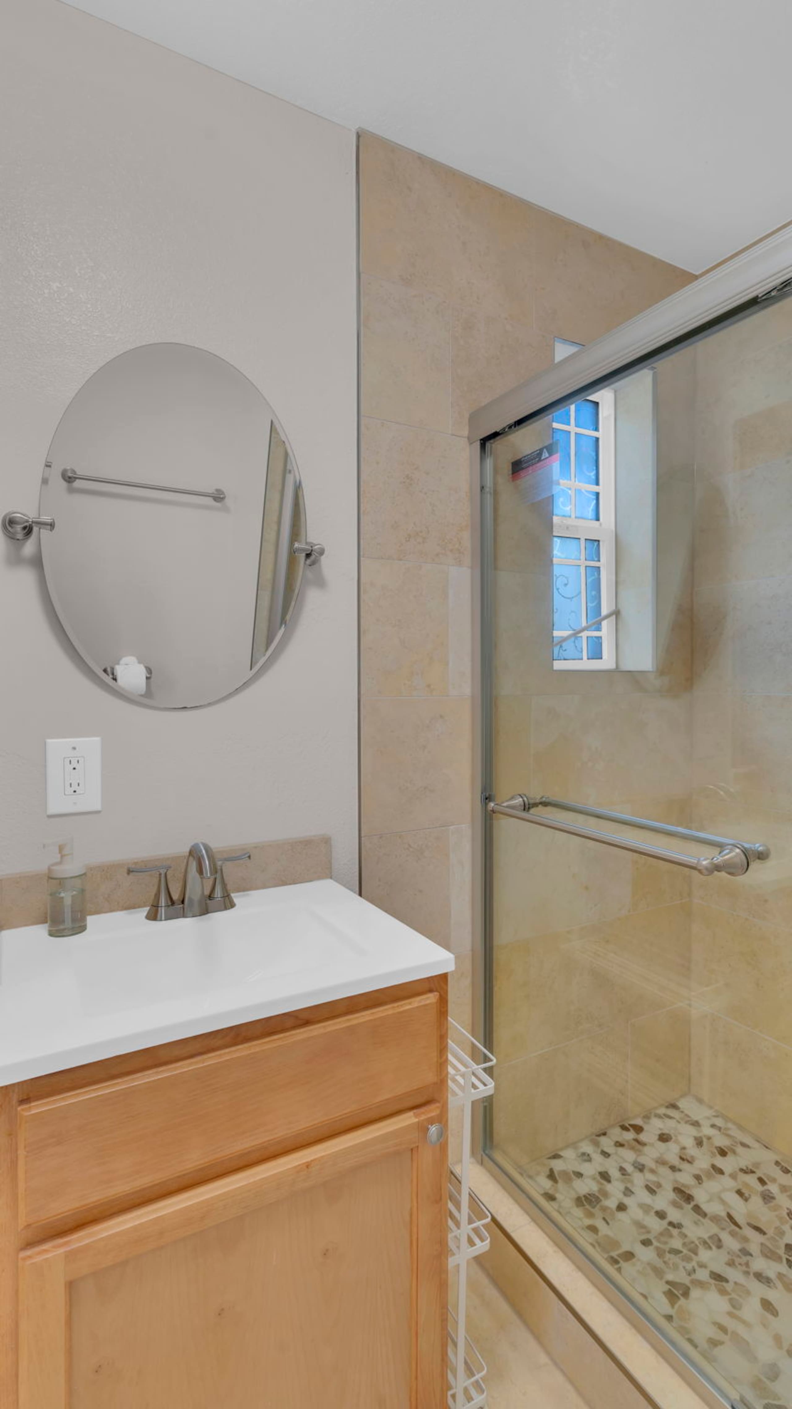 Home in San Francisco · ★4.93 · 5 bedrooms · 6 beds · 3 baths - Image 45