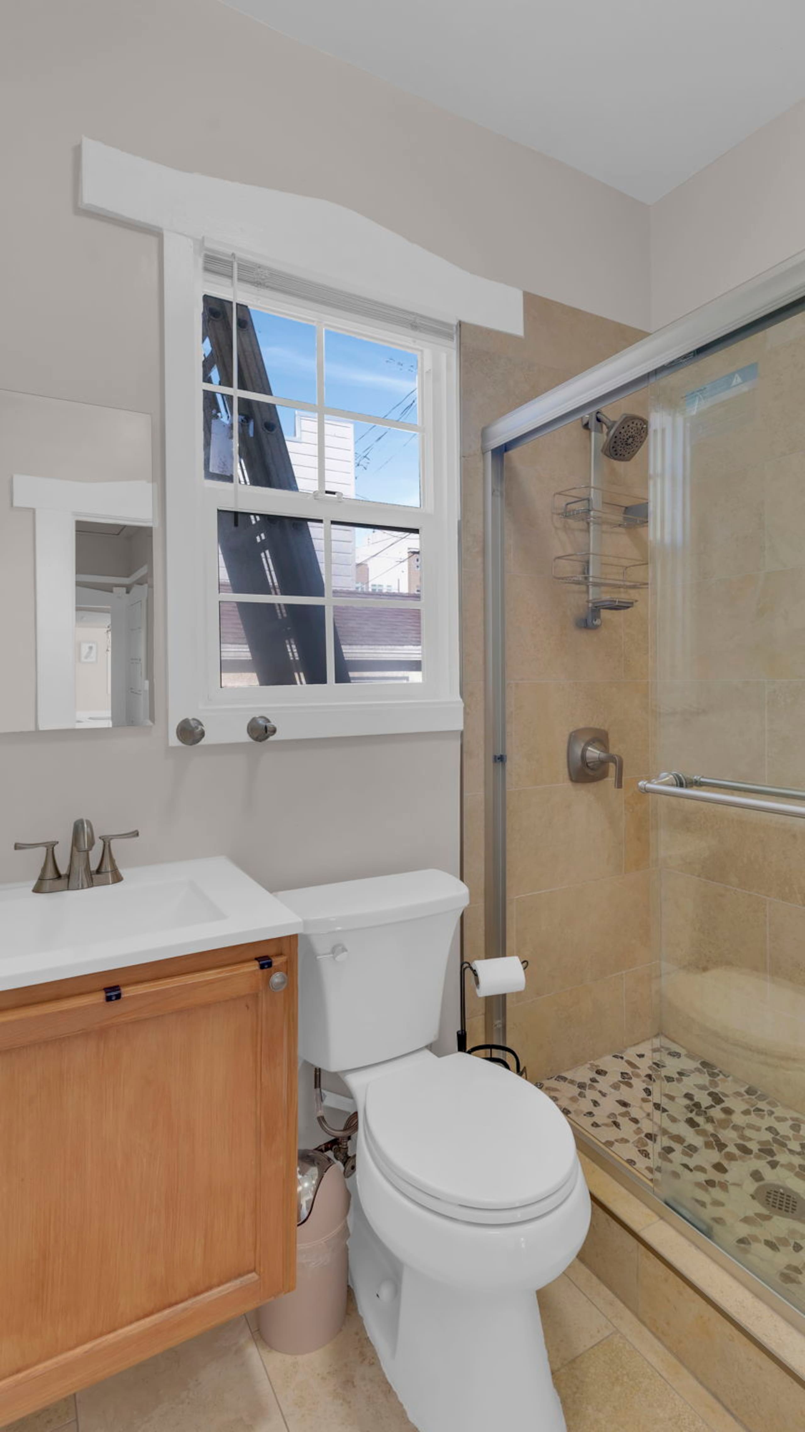 Home in San Francisco · ★4.93 · 5 bedrooms · 6 beds · 3 baths - Image 43