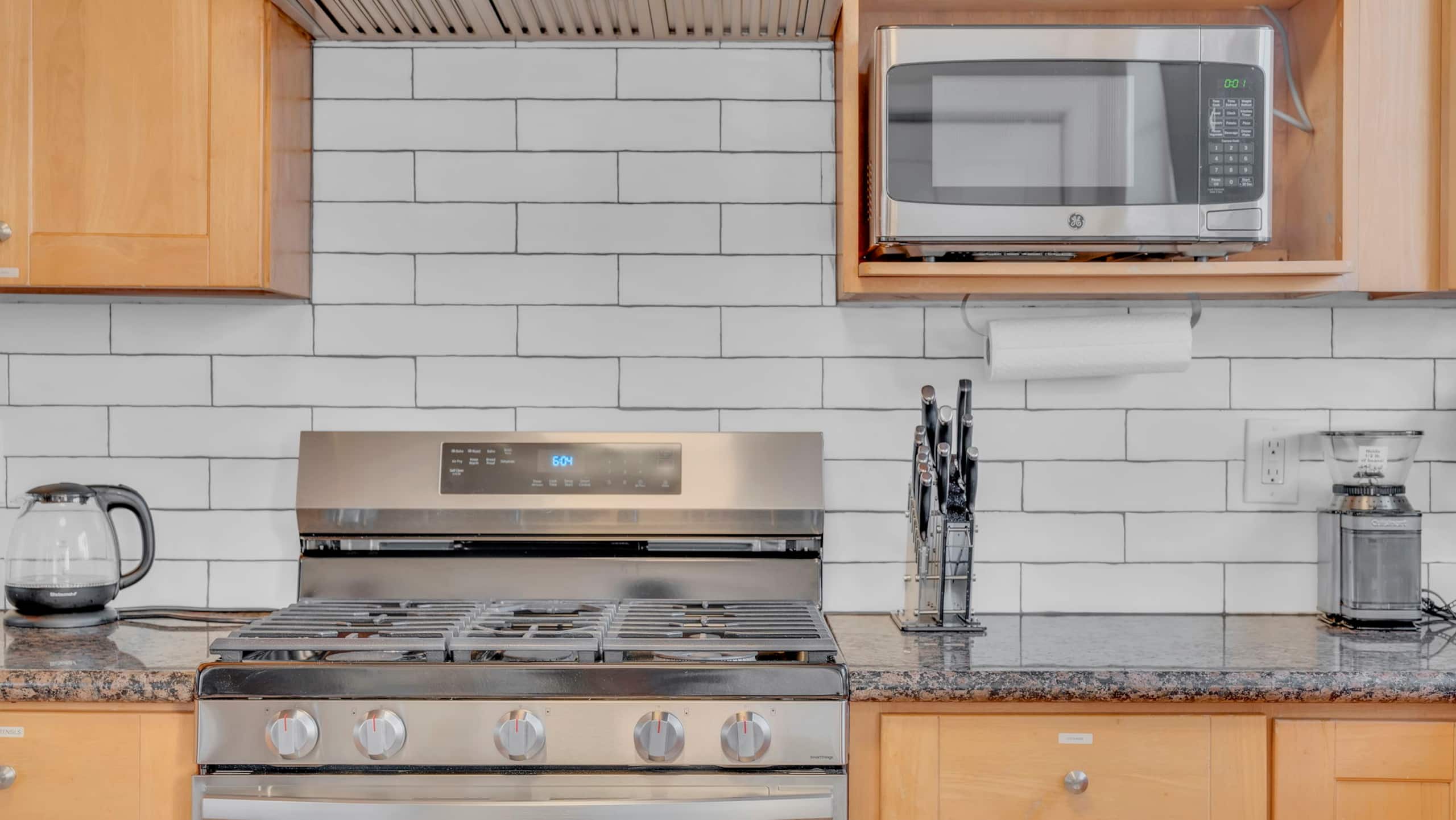 Home in San Francisco · ★4.93 · 5 bedrooms · 6 beds · 3 baths - Image 10