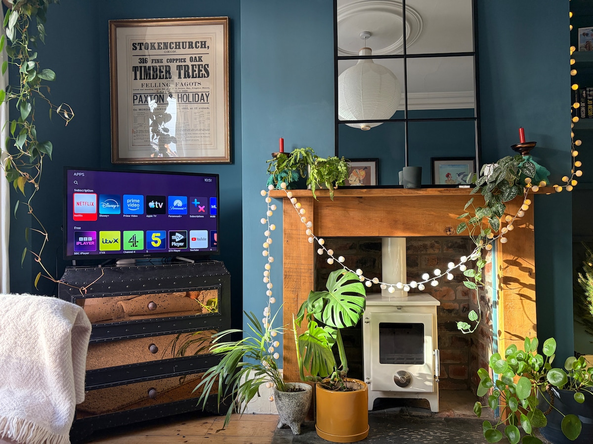 Top Airbnb: Stylish Victorian Terrace in Heart of Bedminster in Long Ashton