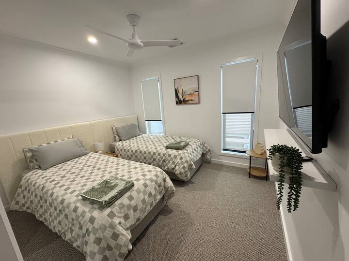 Actualmente dividido en dos individuales, se puede unir para crear una cama tamaño king.