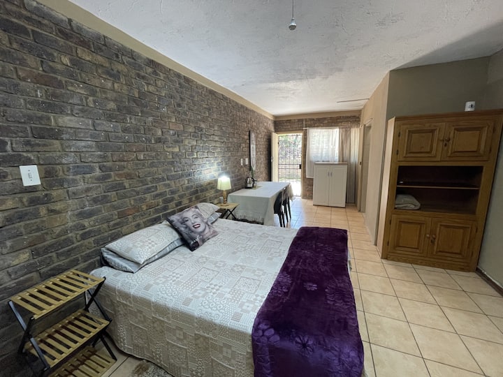 Private | Own Entrance | Guesthouse | Pretoria - Pretoria (South Africa)