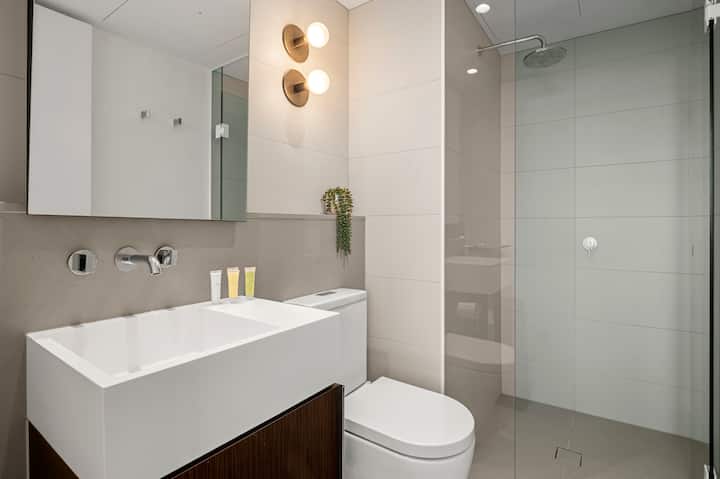 Full bathroom 1 image 1