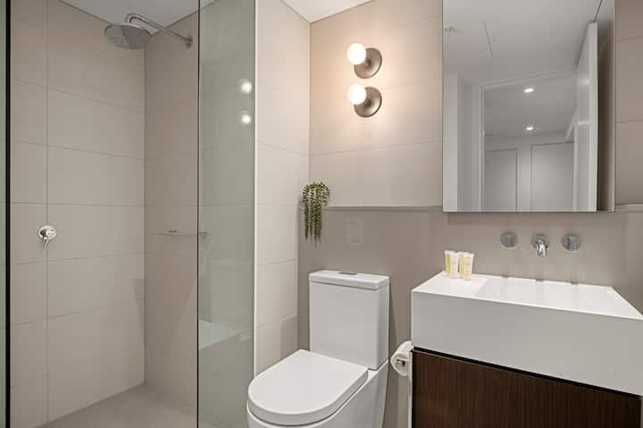 Full bathroom 2 image 1