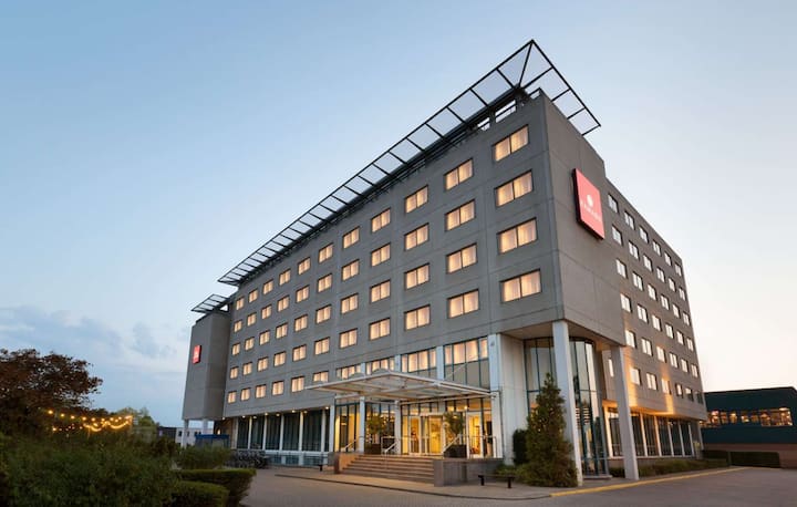 Ramada Schiphol | King Superior | Near Amstelveen - Aalsmeer