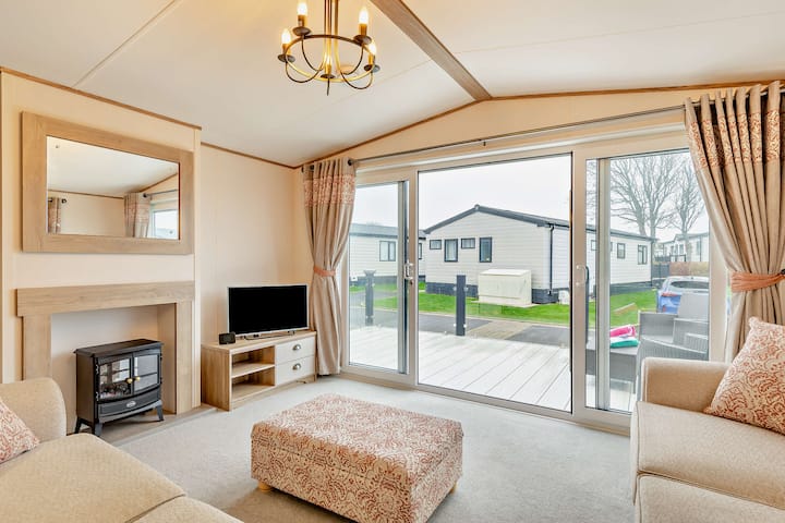 Binky Lodge 3-bed Holiday Home Barton On Sea - Highcliffe