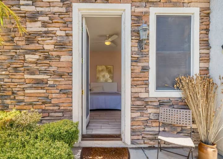 Beautiful Casita Near Polo Grounds - Coachella, CA