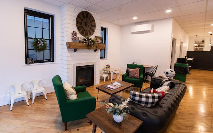 Downtown Manheim Suite To Eat, Drink, And Shop! - Lititz