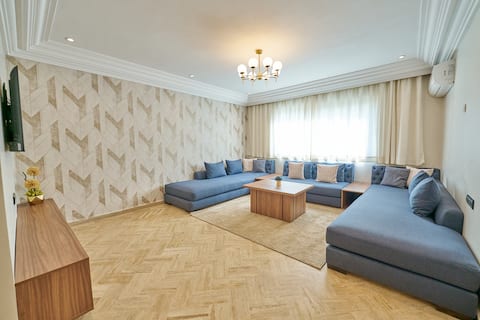 Top Airbnb: 3 amazing bedrooms + balcony in Casablanca Center in Casablanca Settat / الدار البيضاء سطات