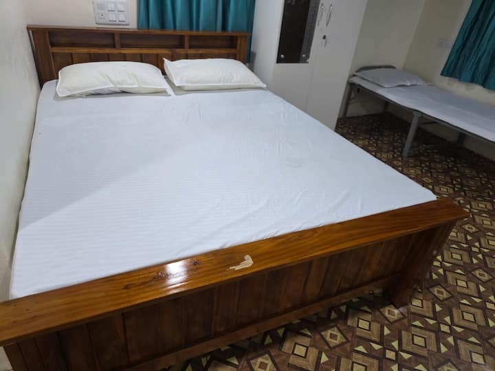 2 Bedroom Family Room With 2 Bathrooms N 4 Beds. - Kumta