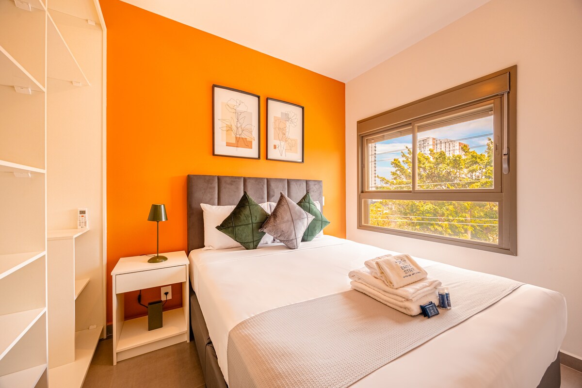 Fotografija cijele prostorije, spavaće sobe