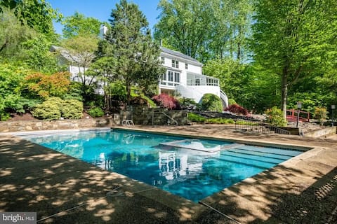 Family Estate Retreat in Potomac: Pool + Porch