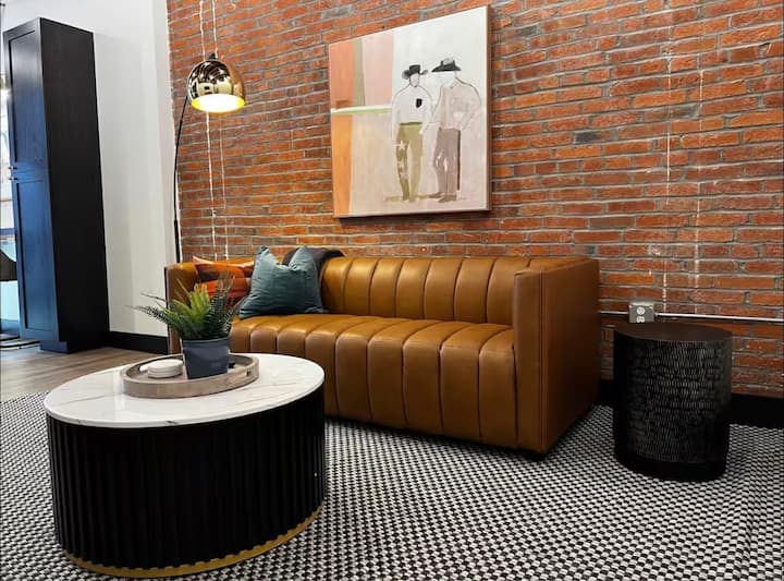 Brick & Bed - Riverfront Studio - Walk To Arch - St. Louis, MO