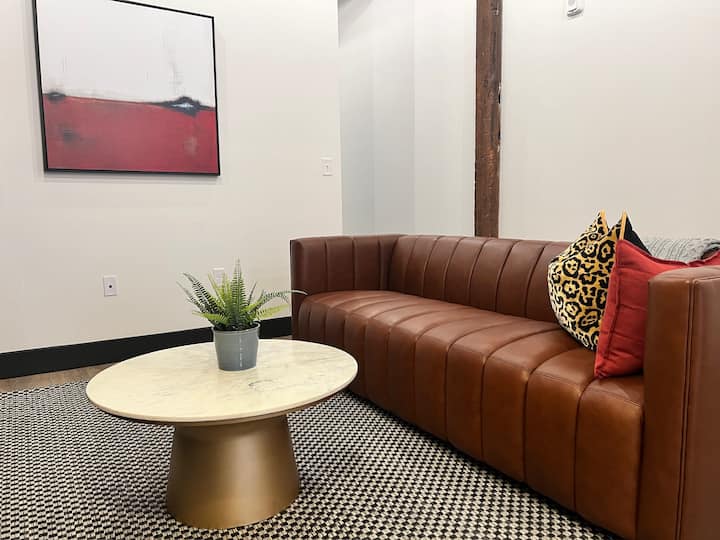 Brick & Bed Luxury Riverfront Lofts - CITY PARK