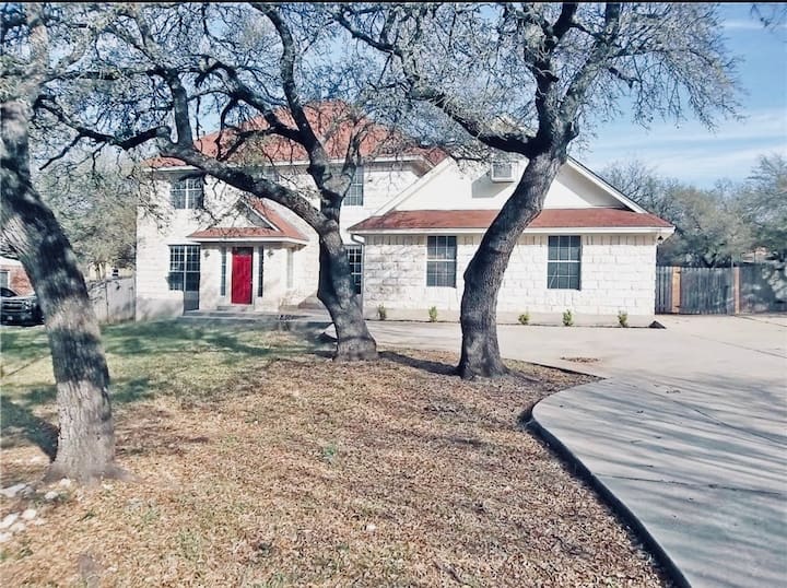 Comfortable Room - Cedar Park, TX