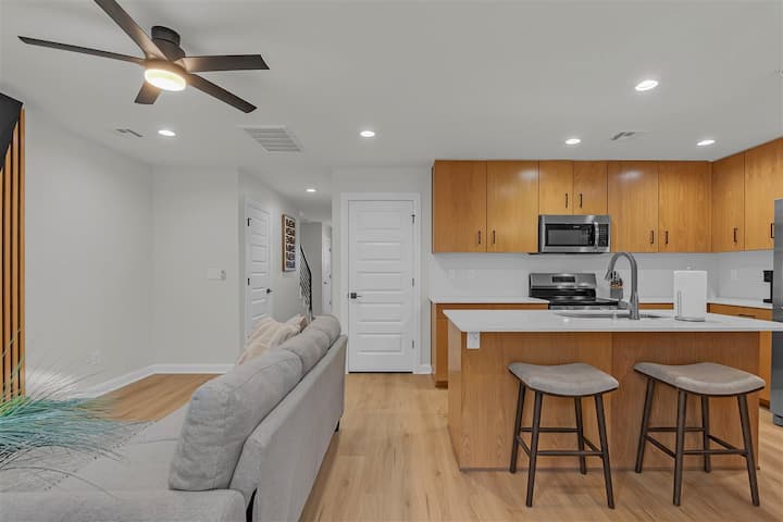 Close To Downtown Tulsa! Brand New Modern Townhome - Tulsa, OK