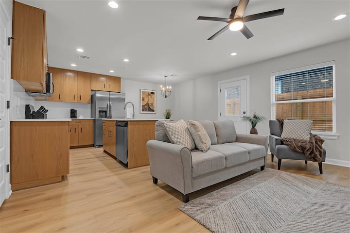 Close To Downtown Tulsa! Brand New Modern Townhome - Tulsa, OK