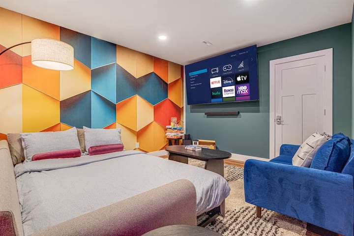 დამატებითი საძილე ადგილისთვის არის 152-179 სმ ზომის გასაშლელი დივანი.