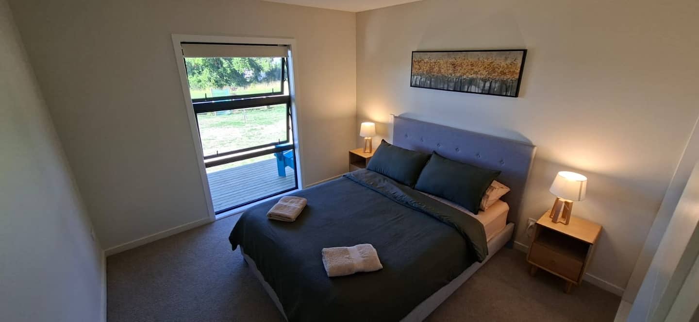 The Ligar Bay, Modern Kiwi Bach, Calm Sea Bliss 2