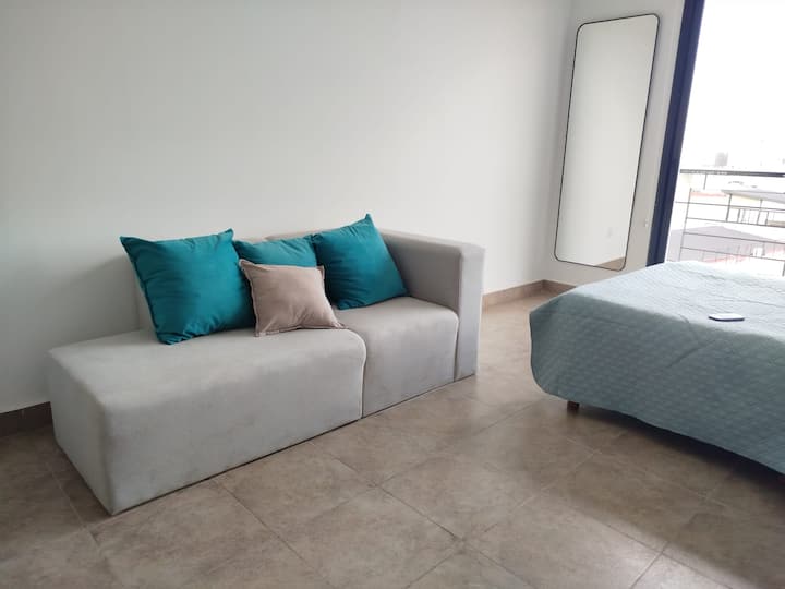 Квартира-студия с мебелью и балконом в Tres de Febrero