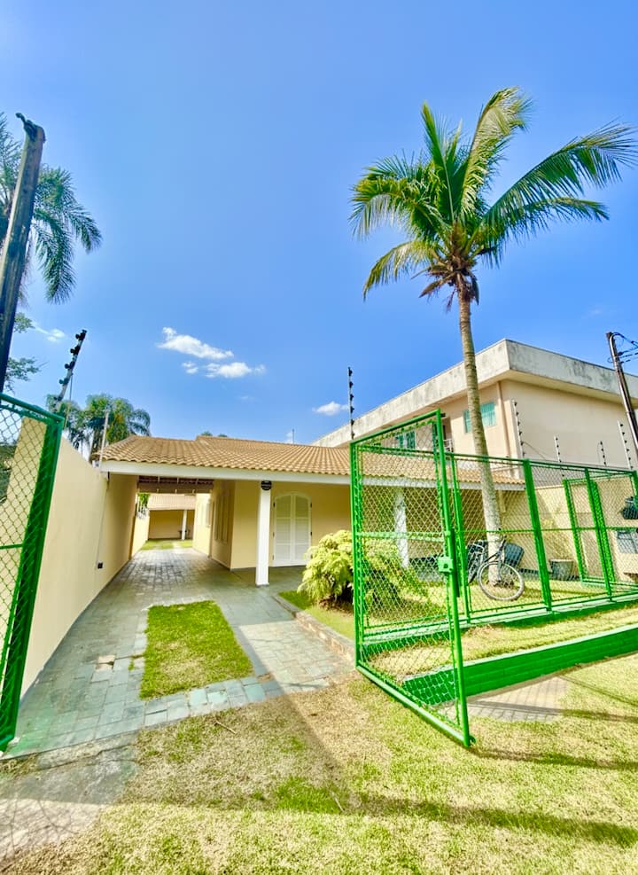 Piscina Churrasqueira e AC a 300m da Cocanha | 12p