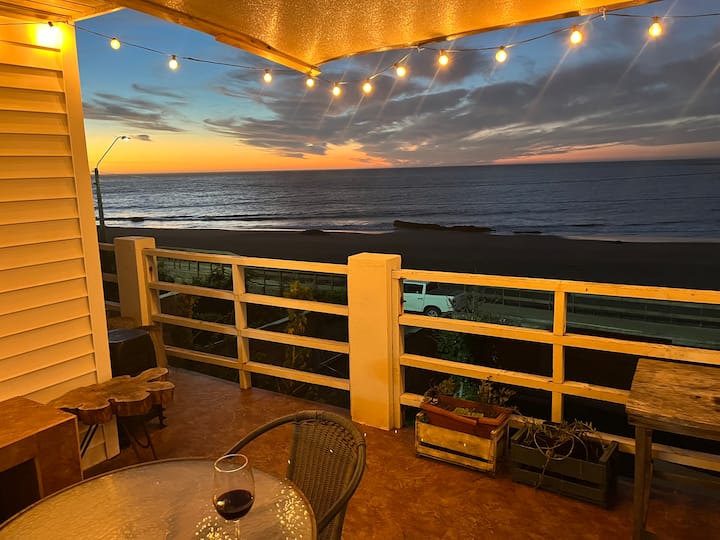 Casa Frente Al Mar A Pasos Del Centro De Pelluhue - Pelluhue