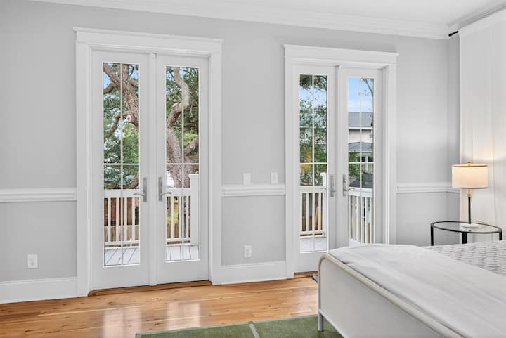 Izba King 3 s priestorom na posedenie | Slnečné lúče pri mori | 3007 Cameron Blvd | Isle of Palms, SC | IOP Escapes