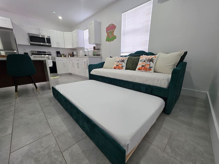 Studio Margarita–cozy 1br | Private | Near Airport - Hialeah
