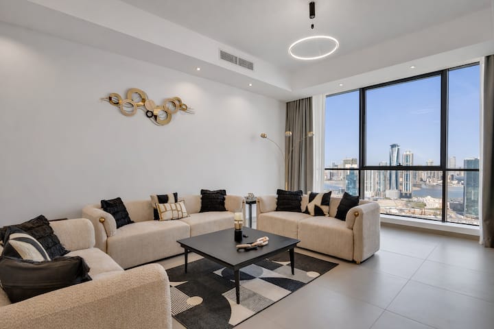 Lux & Spacious | Seafront, Skyline View, Pool, Gym - Sharjah