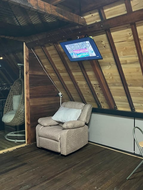 Top performing Airbnb: Bella Vista Cabin in Calarcá