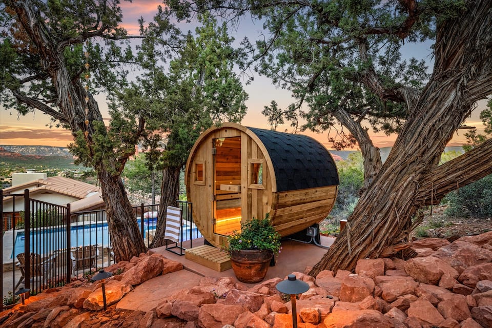 A red-rock retreat on the Airport Mesa, Sedona, Arizona, United States, photo 4 of 10