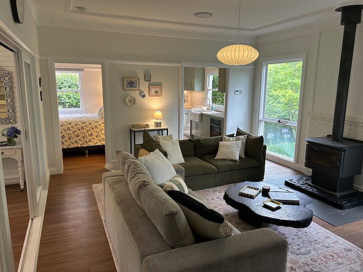 Marga Cottage | Spa • Fireplace • Heated Floors - Leura