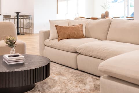 Popular Airbnb listing: *NEW* Modern-Boho-Zen/Chilled Pool/Spa Tub/EV in South Scottsdale
