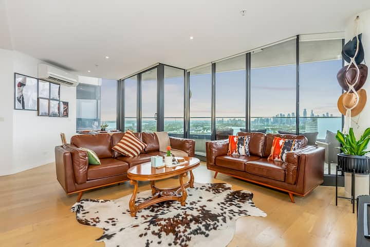 Urban Cowboy Loft W High Floor Views Near St Kilda - Australia