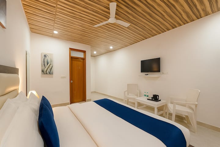 Luxury Lakeside Retreat & Mountain View, Mussoorie - Mussoorie