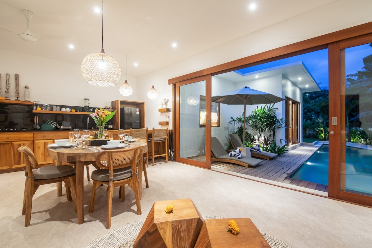 Home in Kuta Utara · ★4.75 · 2 bedrooms · 2 beds · 2 private baths, Airbnb comparable